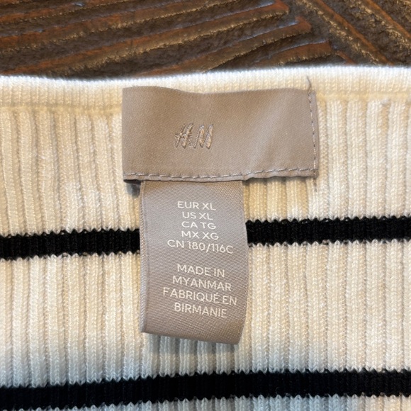 H&M Black and White Ribbed Knit Top - Picture 2 of 6